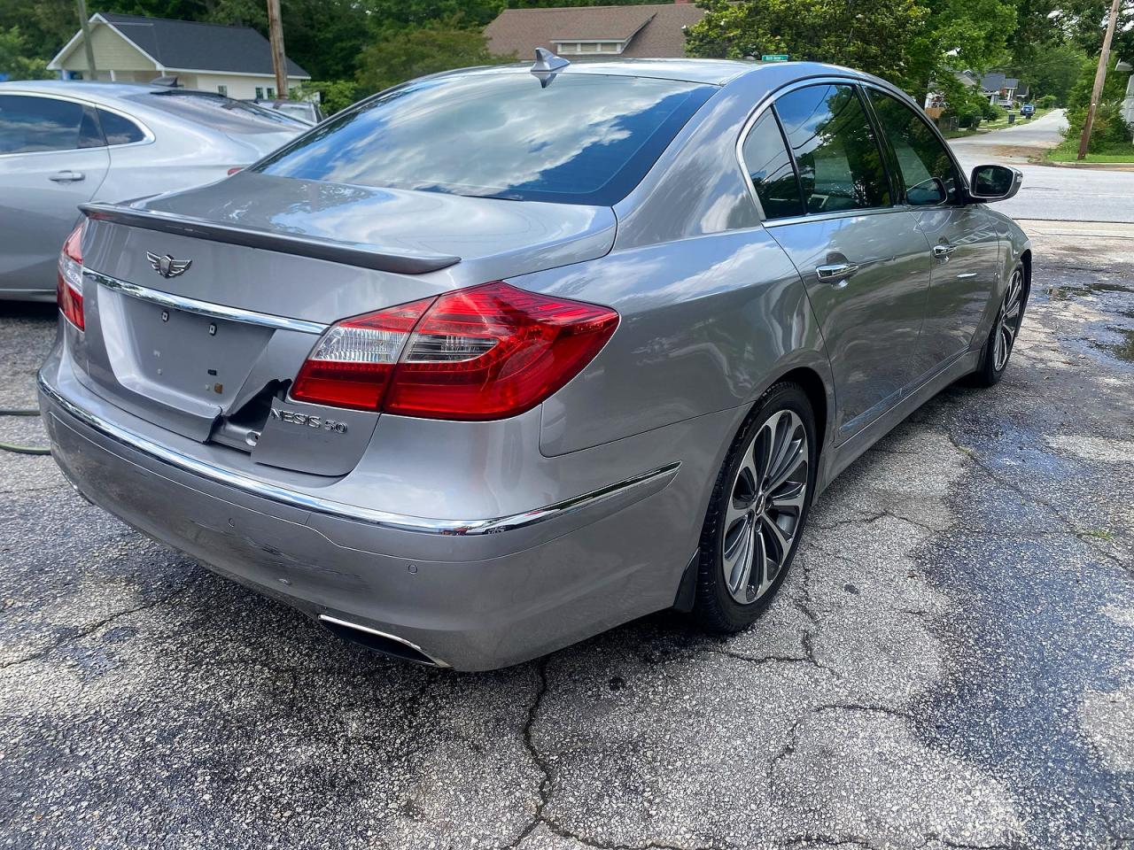 Hyundai Genesis 5.0l