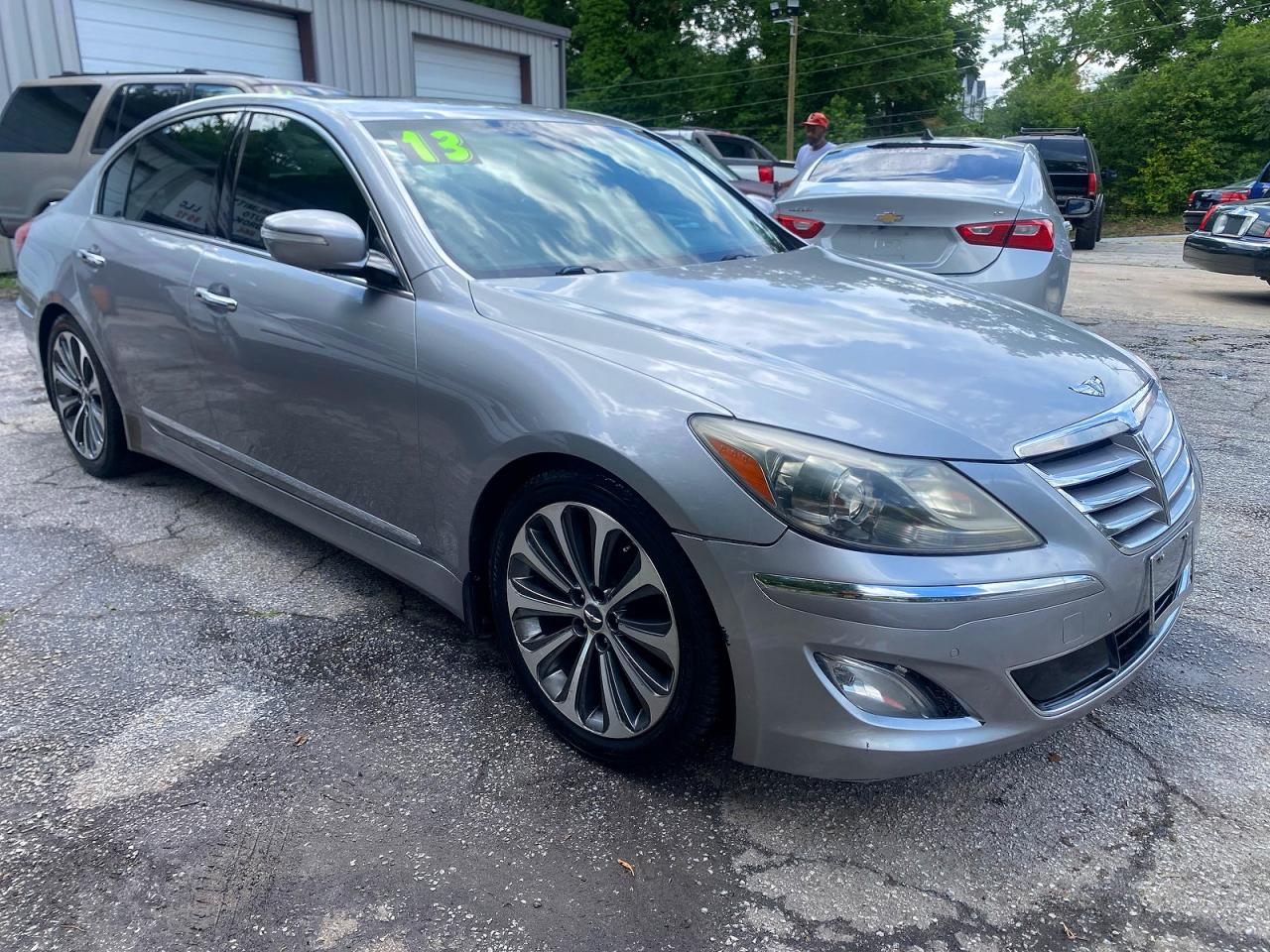 Salvage Hyundai Genesis Image