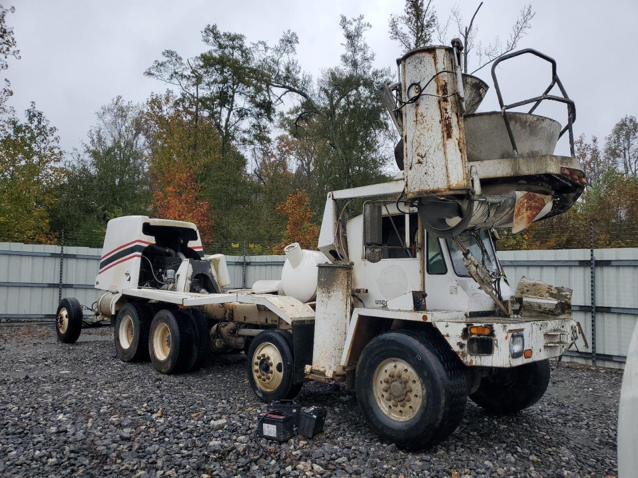 Salvage Oshkosh Motor Truck Co. S-Series Image