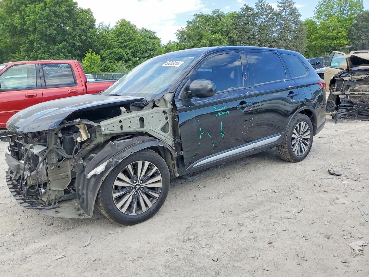 Salvage Mitsubishi Outlander Image