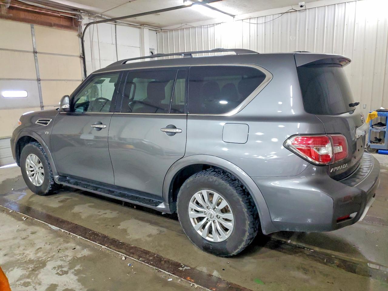 Nissan Armada Sv