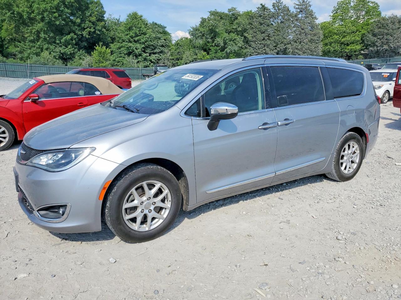 Salvage Chrysler Pacifica Image