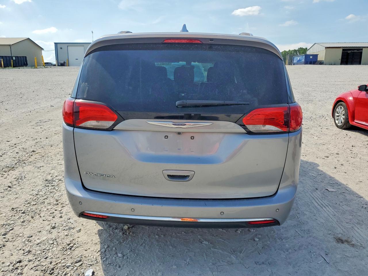 Chrysler Pacifica Touring L