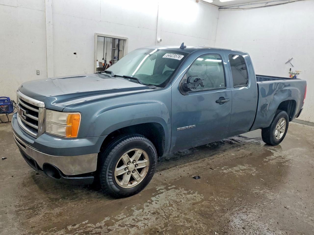Salvage GMC Sierra Image
