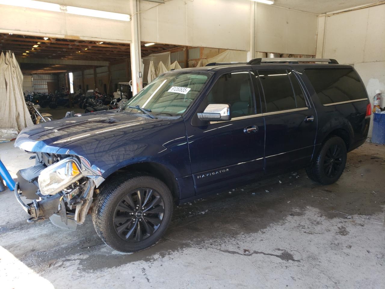 Salvage Lincoln Navigator Image
