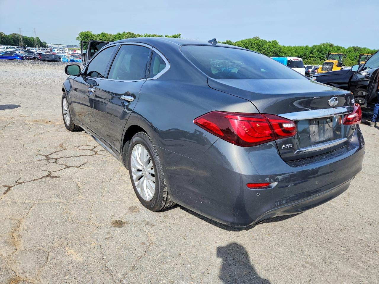 INFINITI Q70 3.7