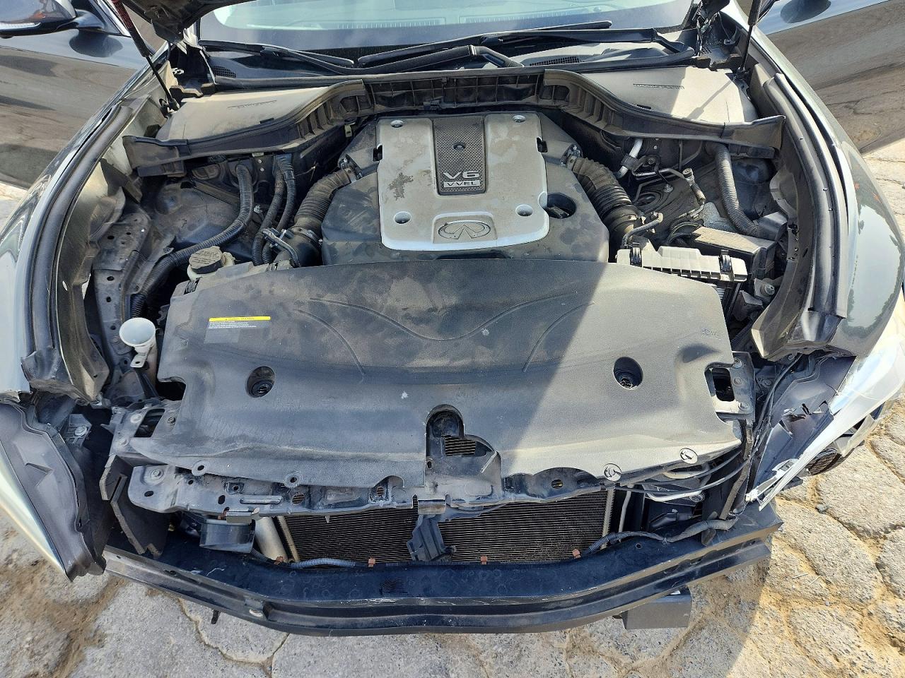 INFINITI Q70 3.7