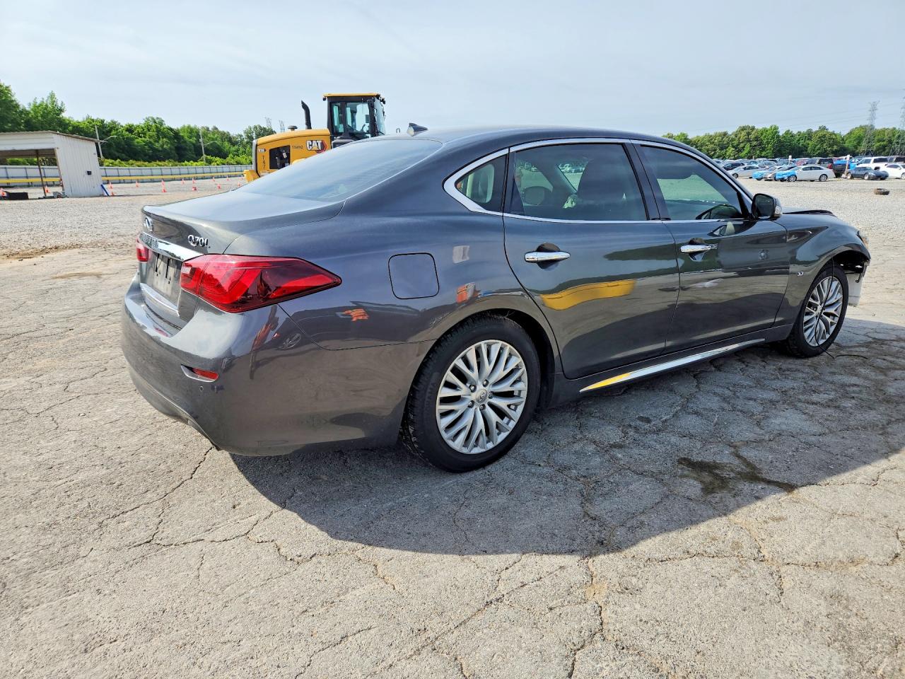 INFINITI Q70 3.7