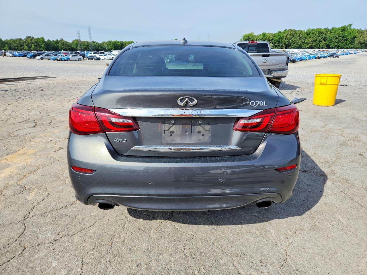 INFINITI Q70 3.7