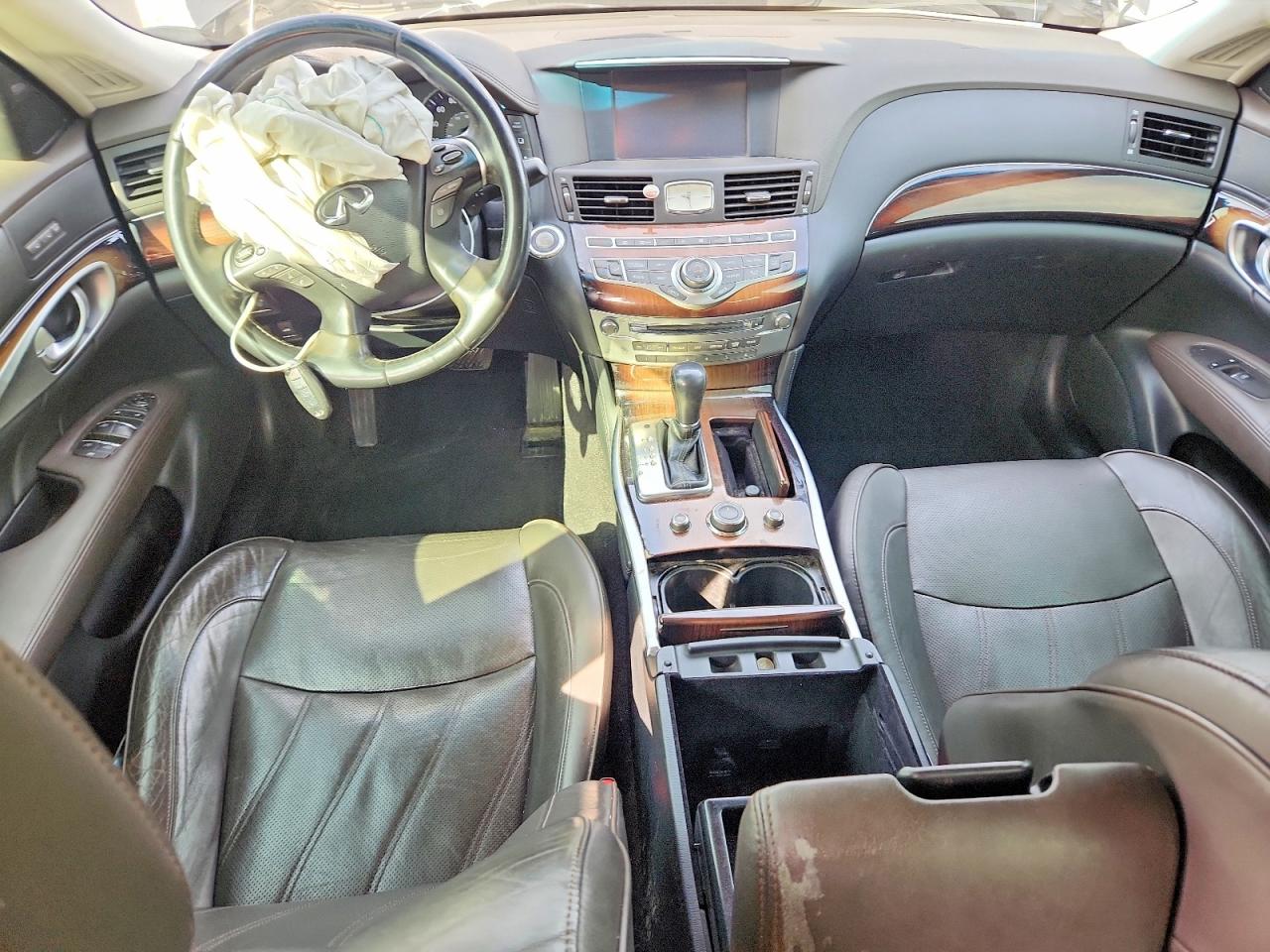 INFINITI Q70 3.7
