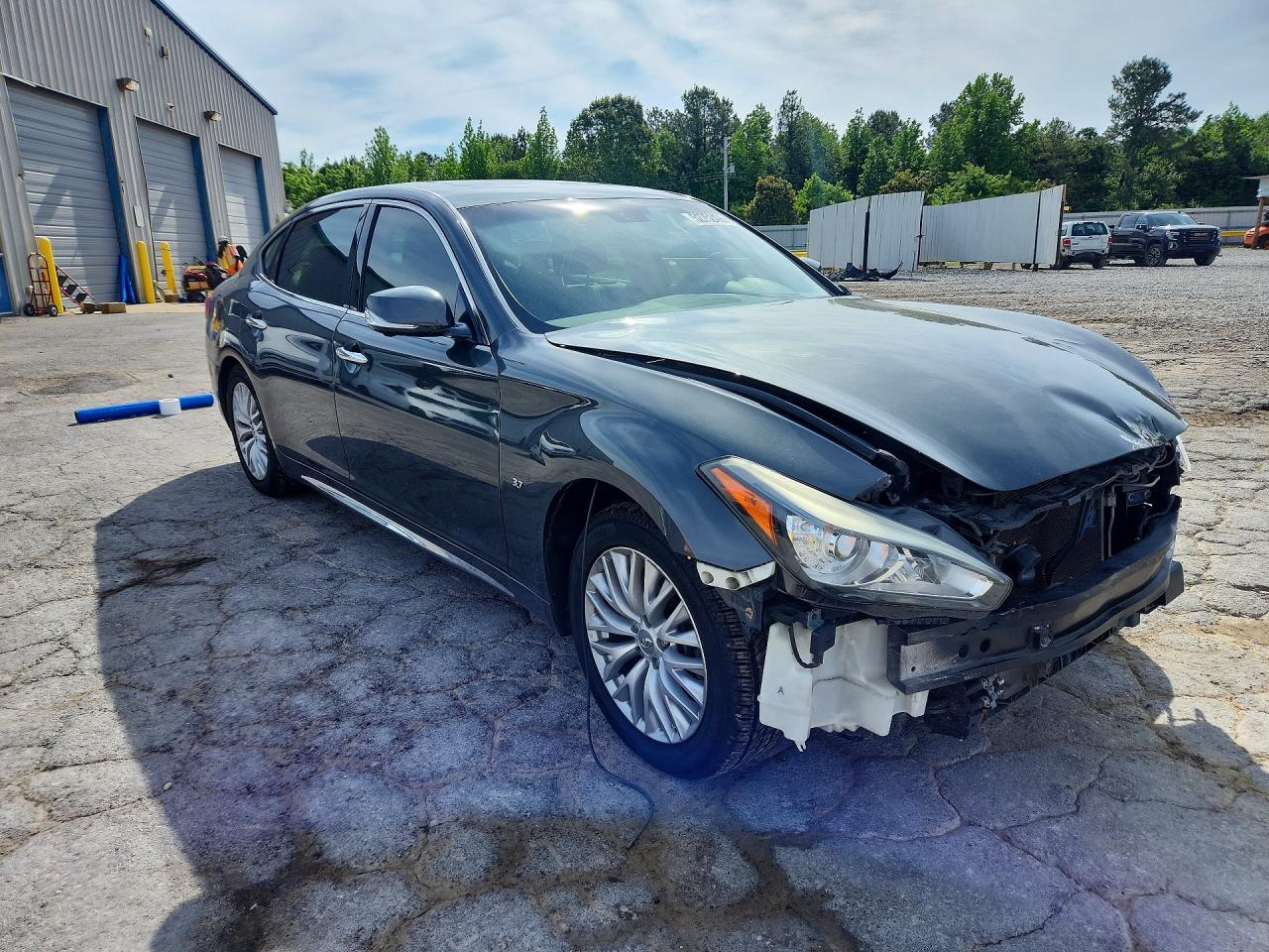 INFINITI Q70 3.7
