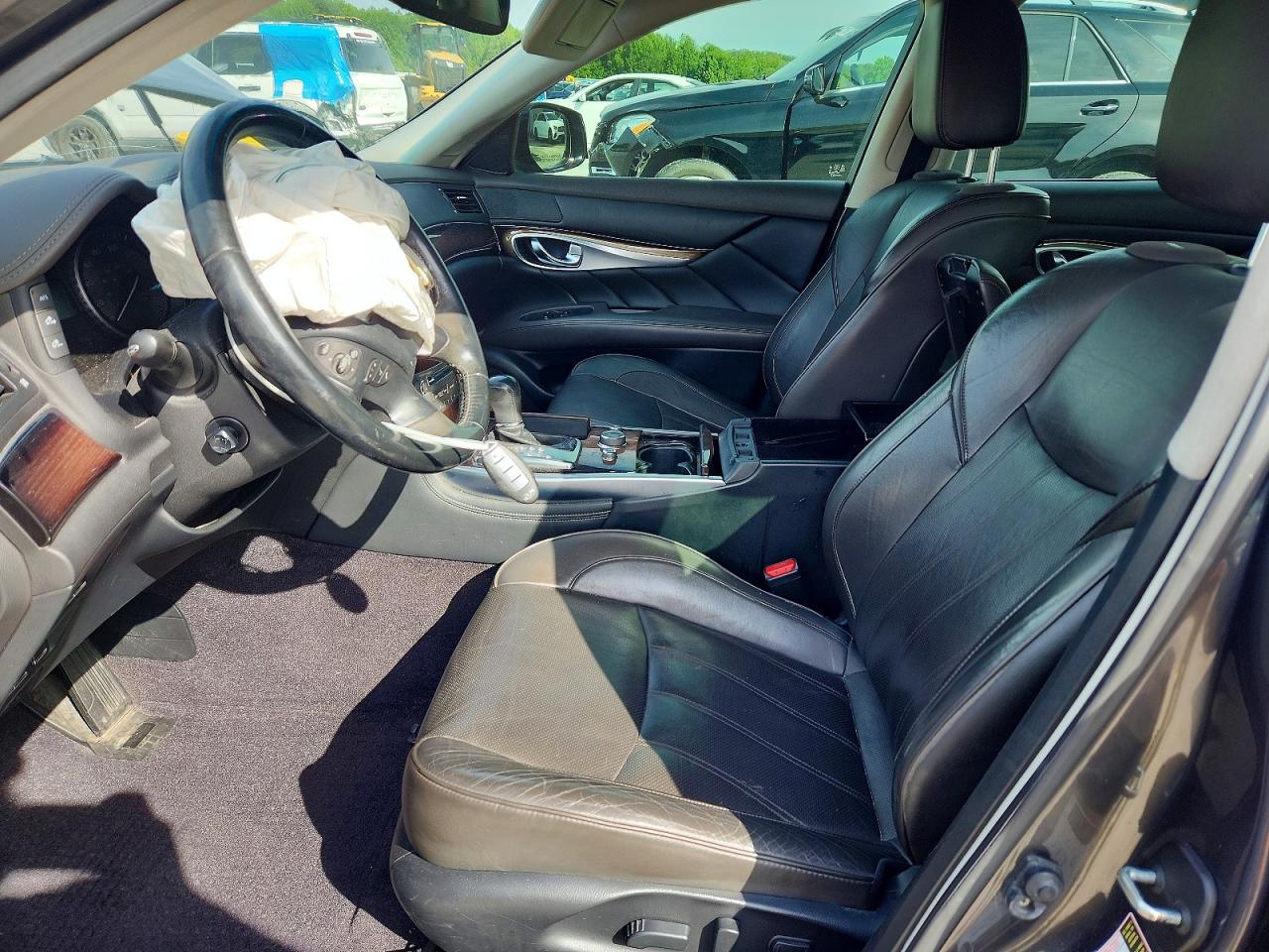 INFINITI Q70 3.7