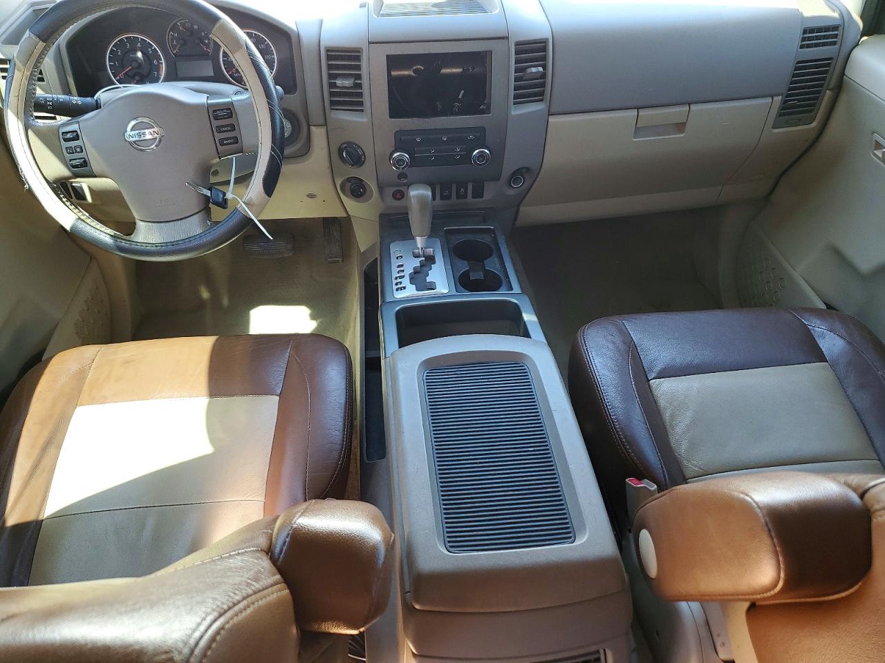 Nissan Titan Sv