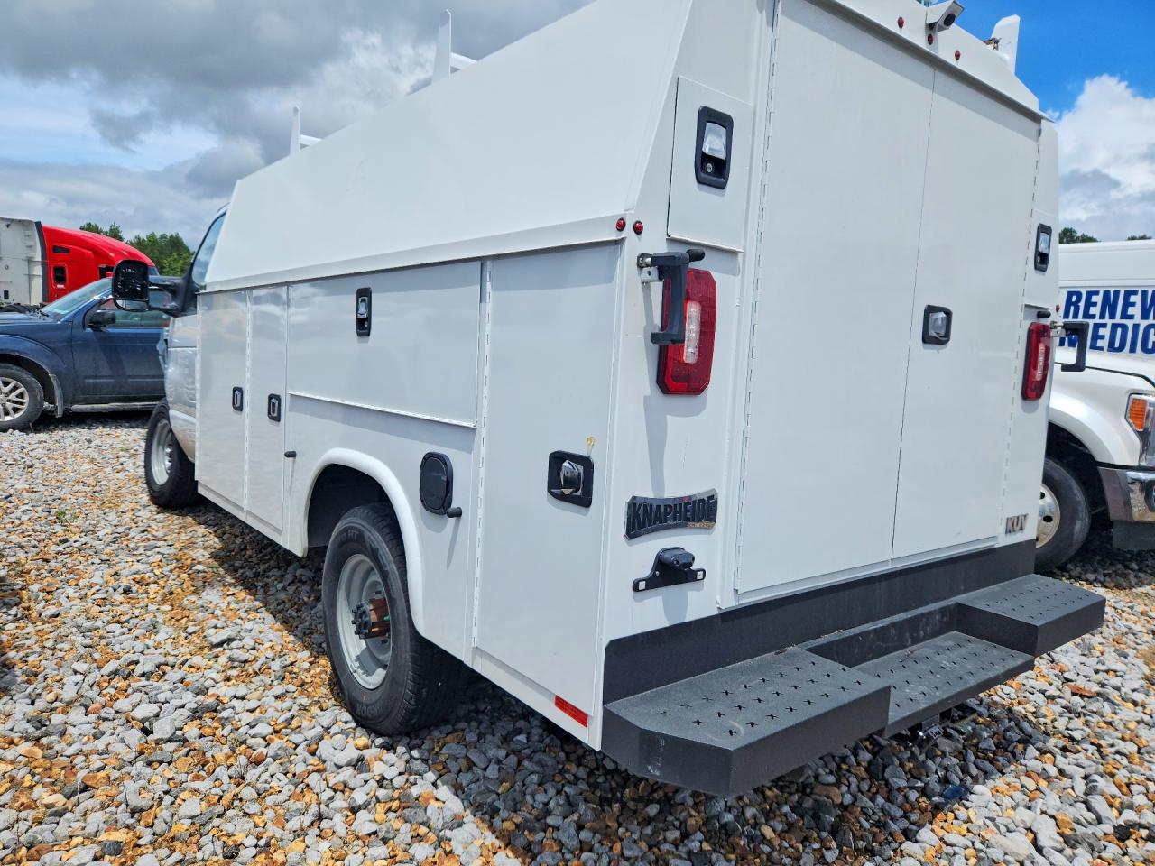 Ford Econoline E350 Super Duty Cutaway Van