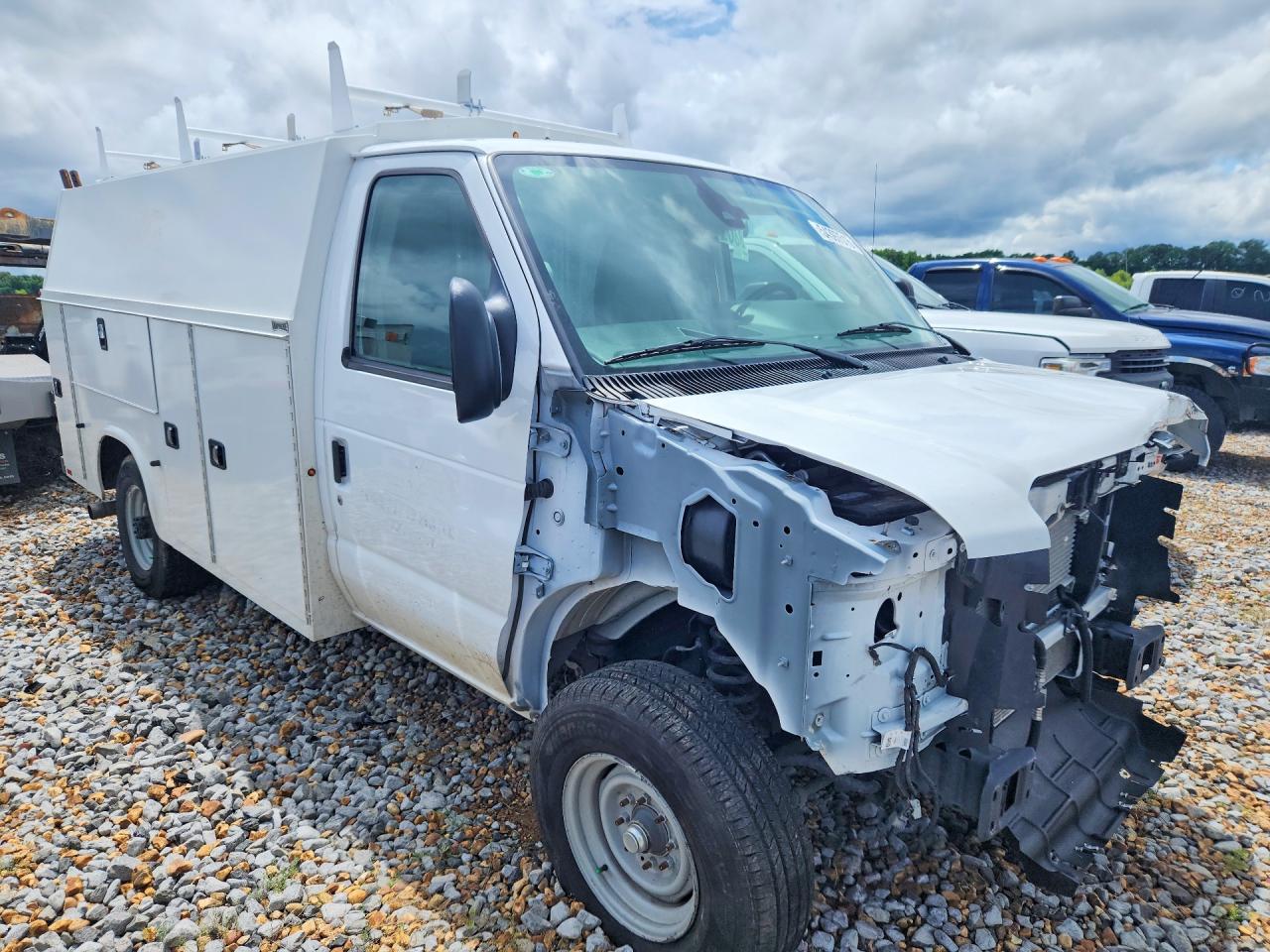 Ford Econoline E350 Super Duty Cutaway Van