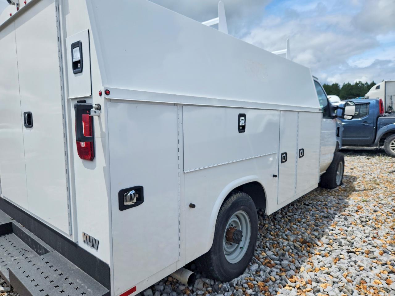 Ford Econoline E350 Super Duty Cutaway Van
