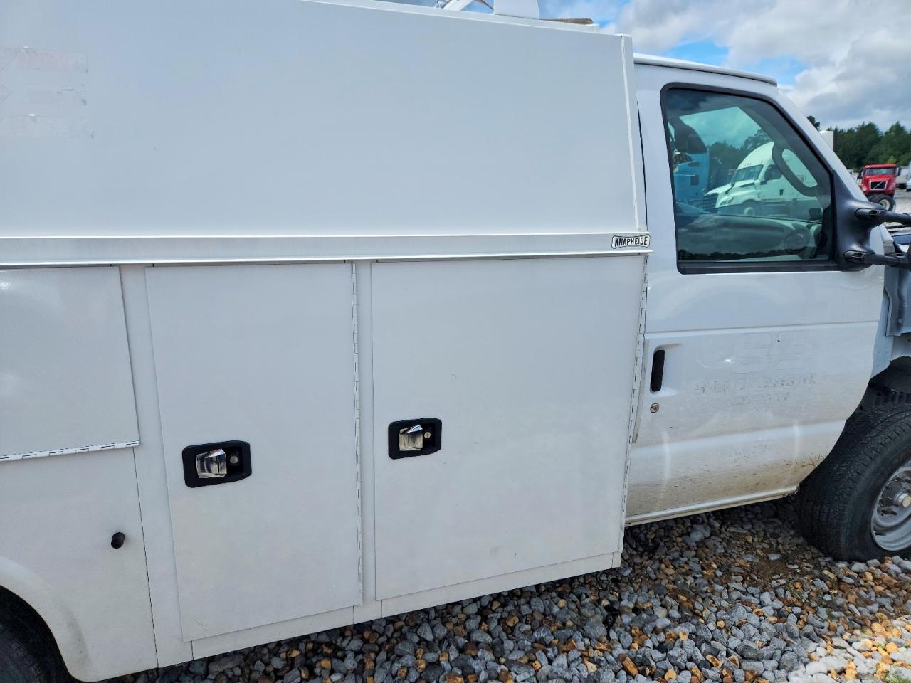 Ford Econoline E350 Super Duty Cutaway Van