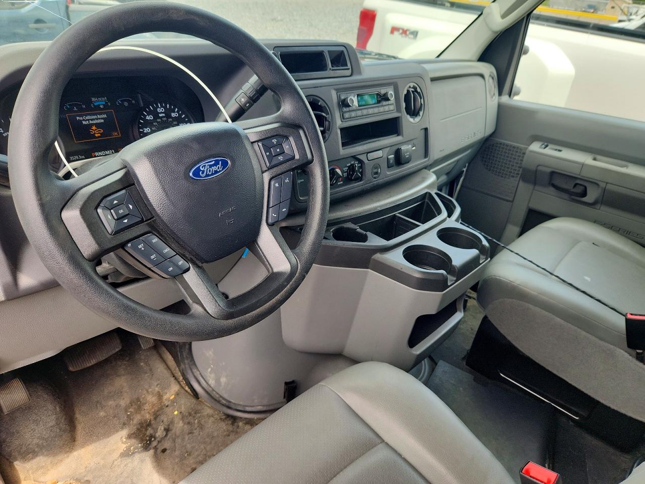 Ford Econoline E350 Super Duty Cutaway Van