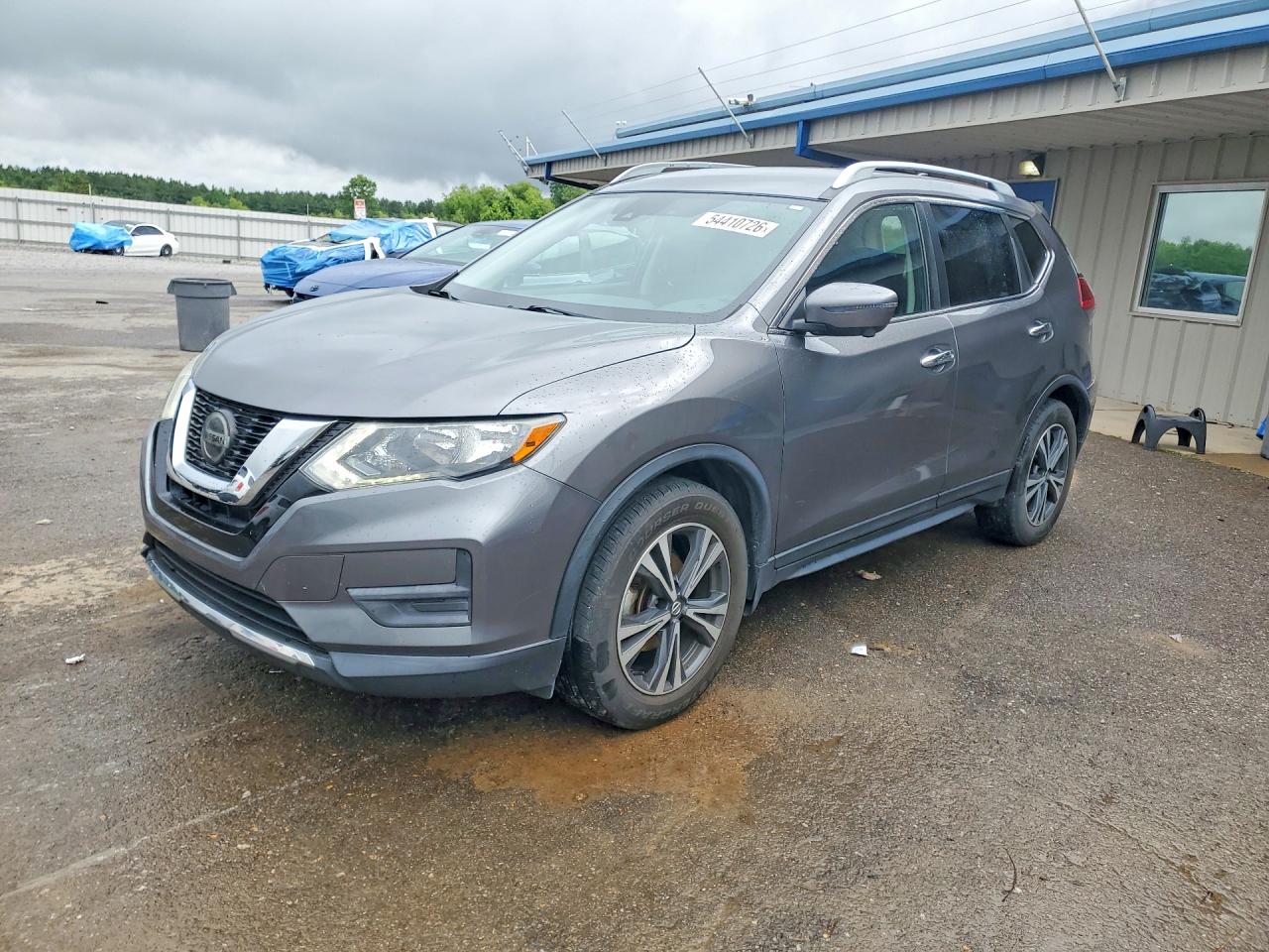 Salvage Nissan Rogue Image
