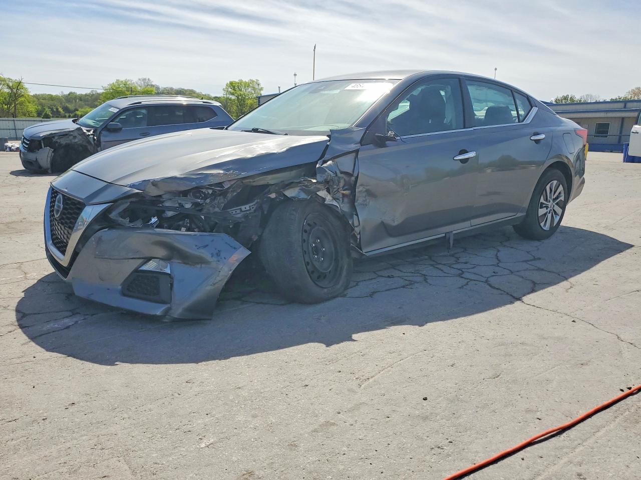 Salvage Nissan Altima Image
