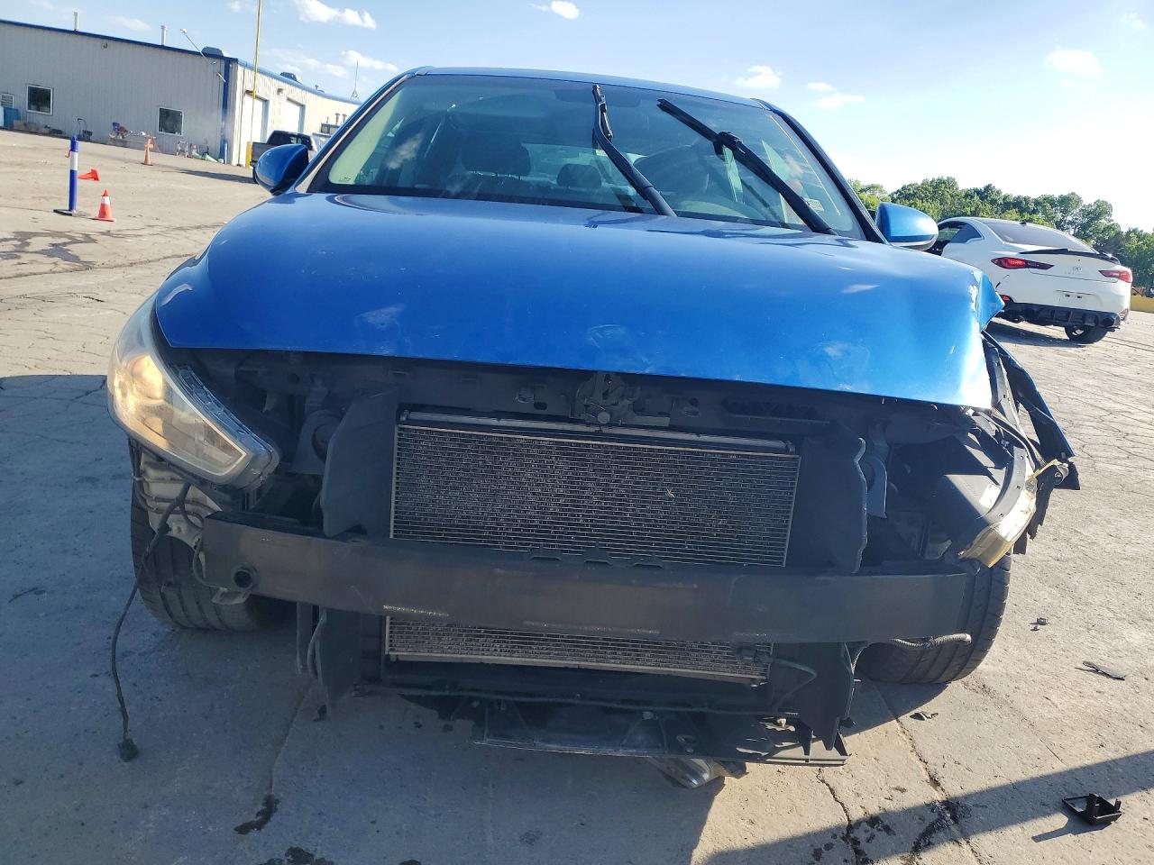 Hyundai ELANTRA Base