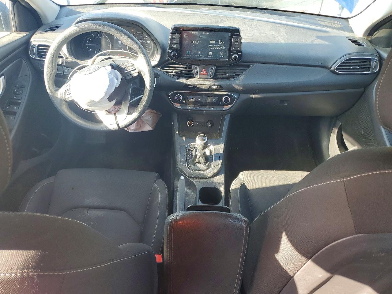 Hyundai ELANTRA Base