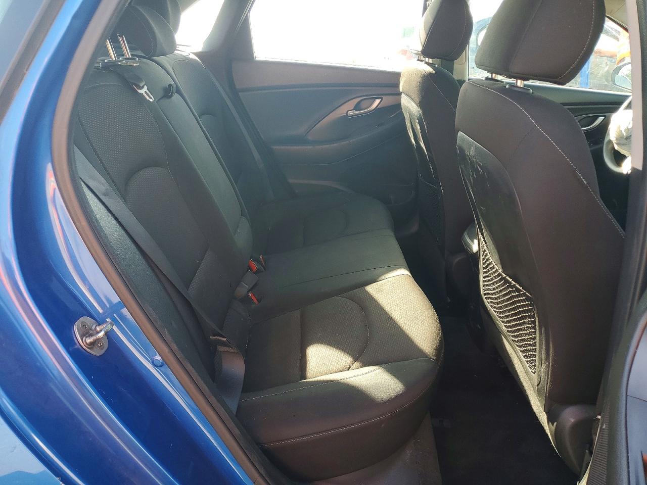 Hyundai ELANTRA Base