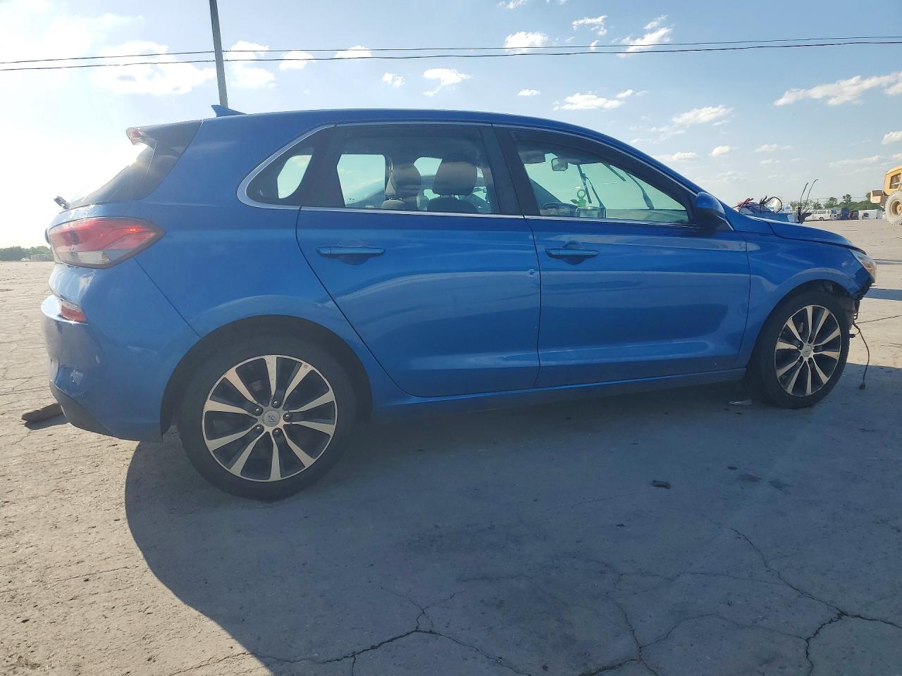 Hyundai ELANTRA Base
