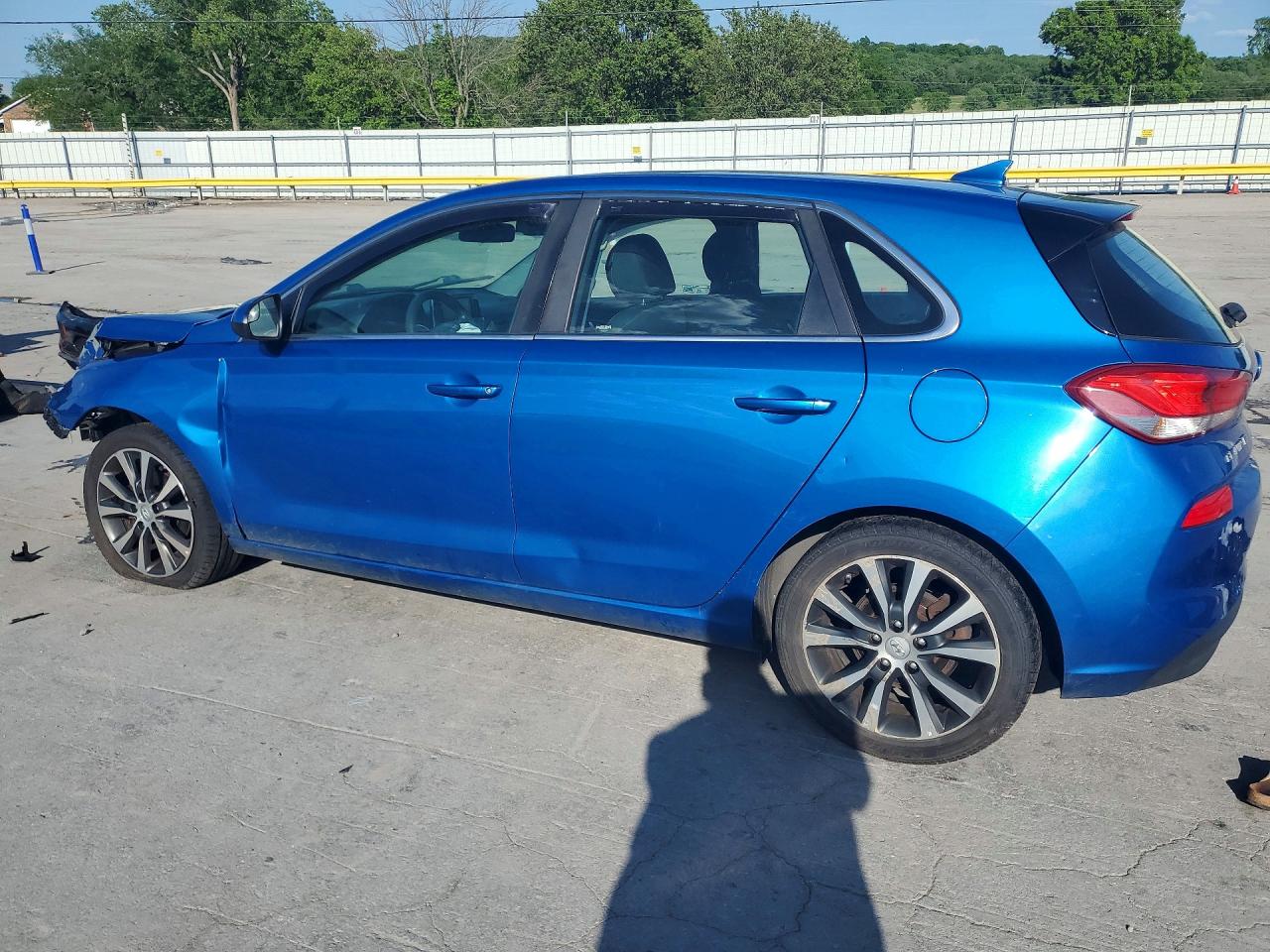 Hyundai ELANTRA Base