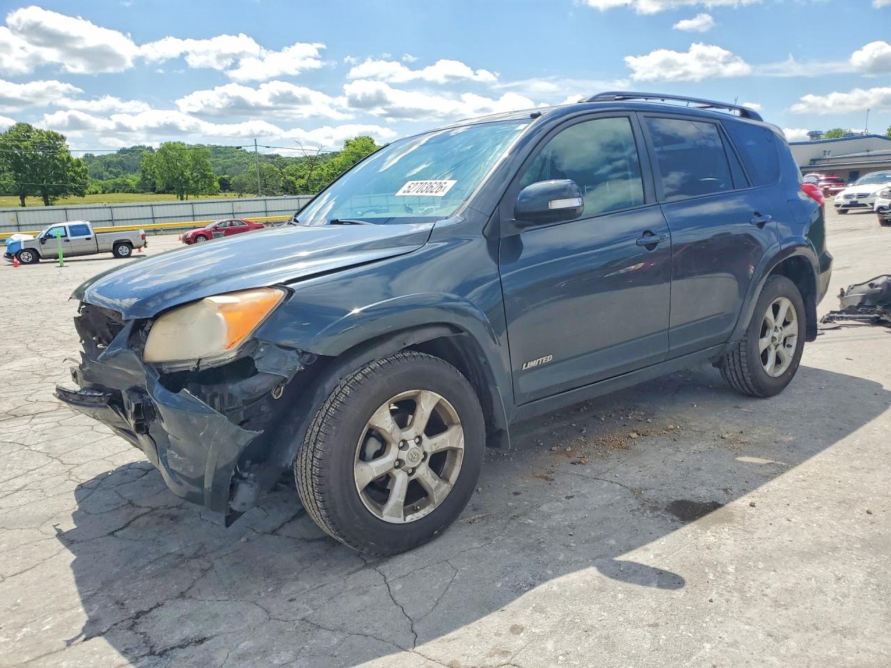 Salvage Toyota RAV4 Image