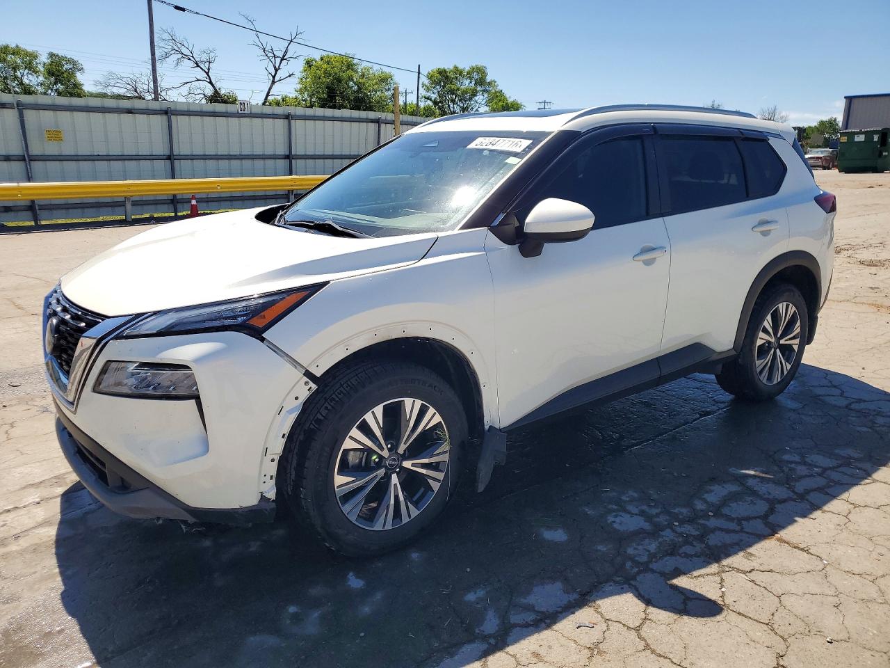 Salvage Nissan Rogue Image