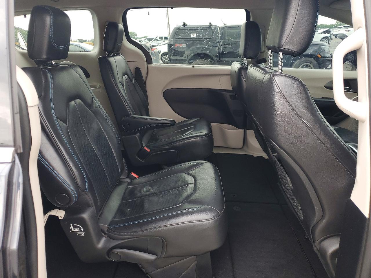 Chrysler Pacifica Touring L