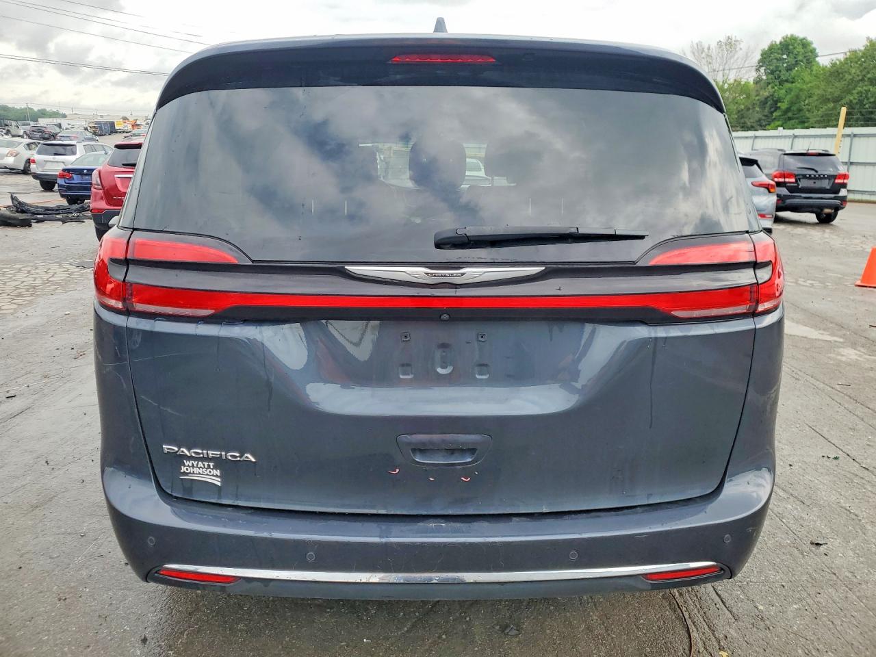 Chrysler Pacifica Touring L