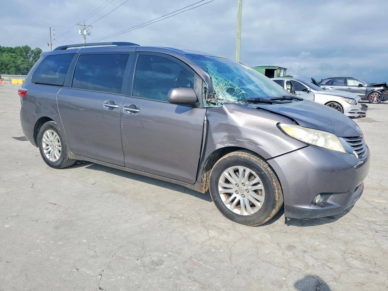 Toyota Sienna Xle Premium 8-passenger