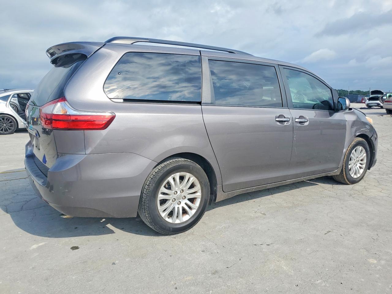 Toyota Sienna Xle Premium 8-passenger