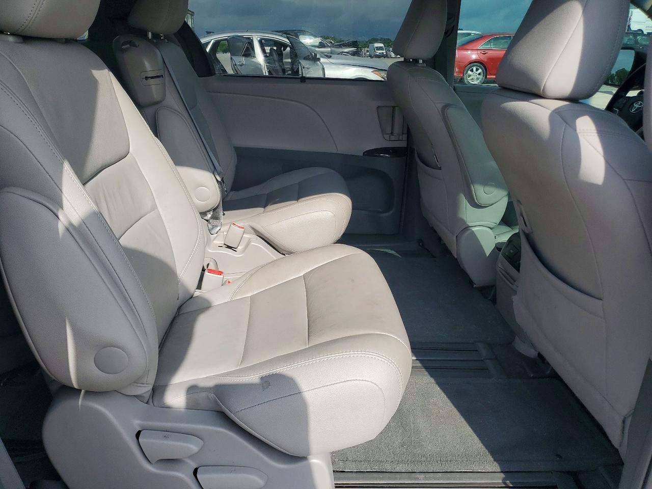 Toyota Sienna Xle Premium 8-passenger
