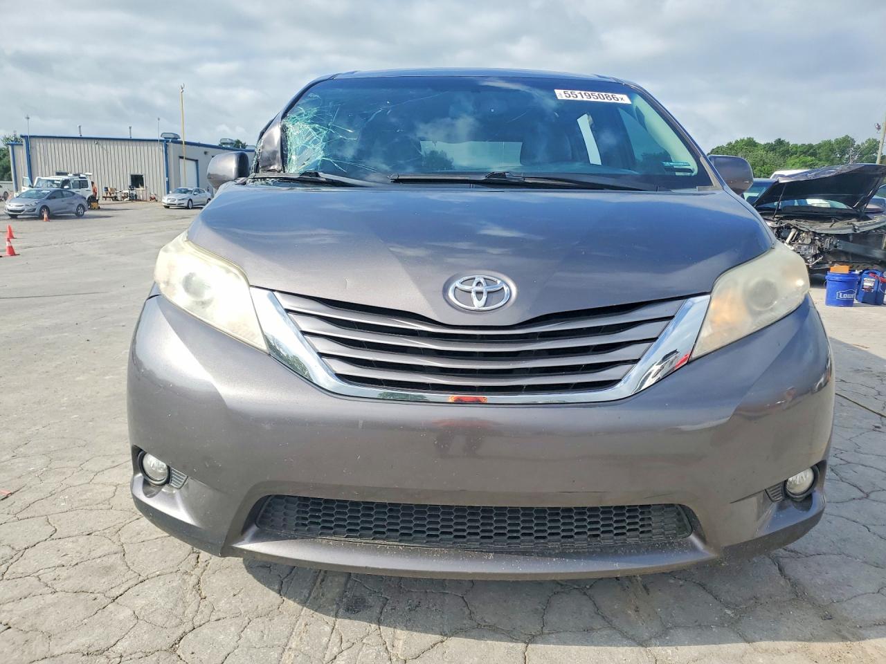 Toyota Sienna Xle Premium 8-passenger