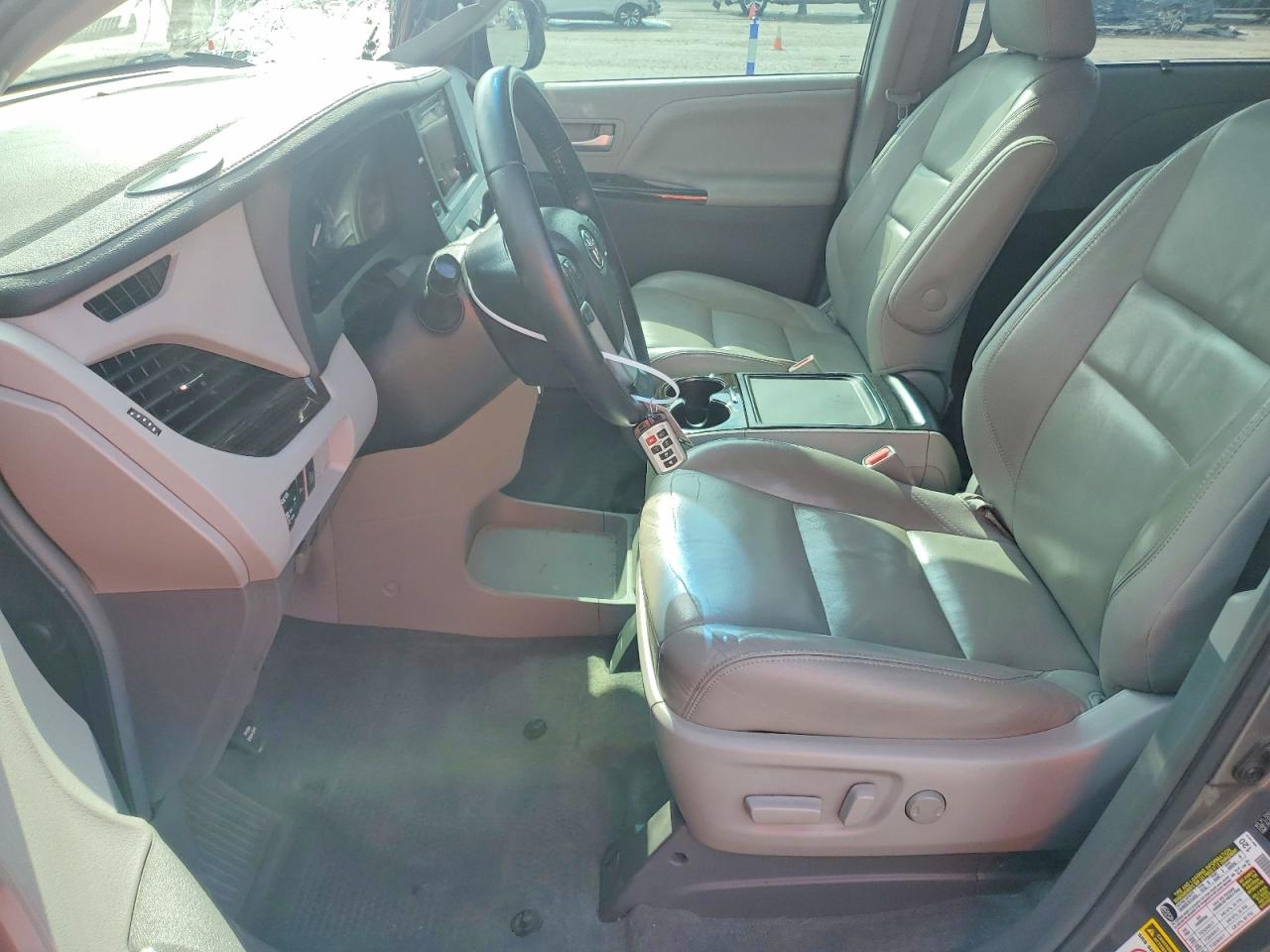 Toyota Sienna Xle Premium 8-passenger