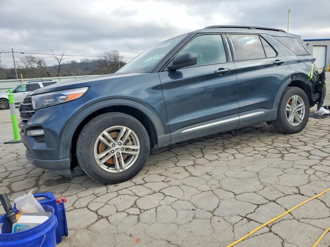 Salvage Ford Explorer Image