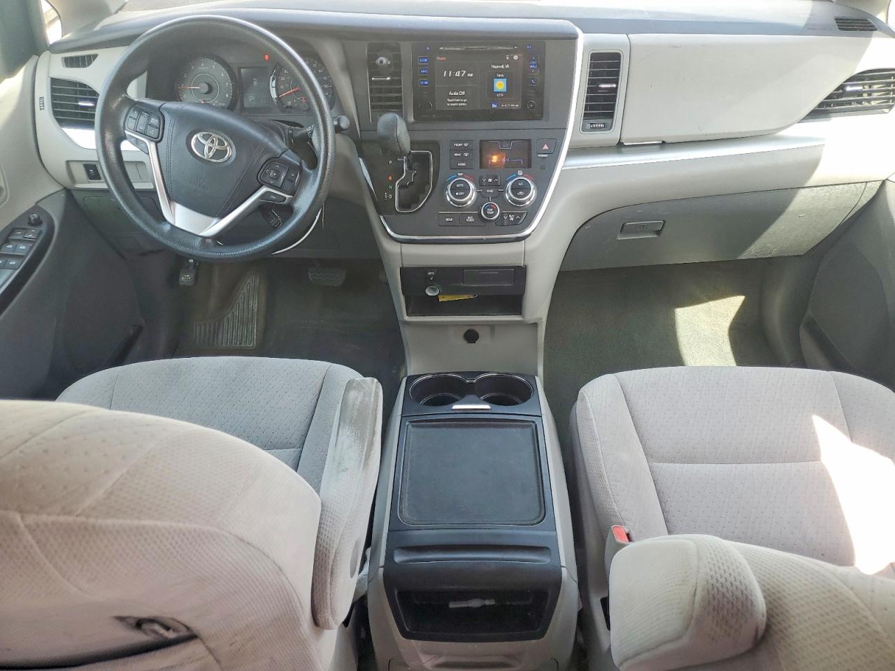 Toyota Sienna Le 8-passenger