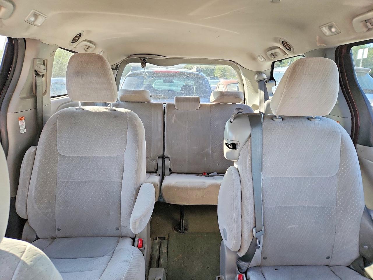 Toyota Sienna Le 8-passenger