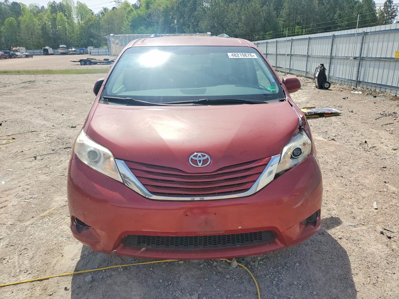 Toyota Sienna Le 8-passenger