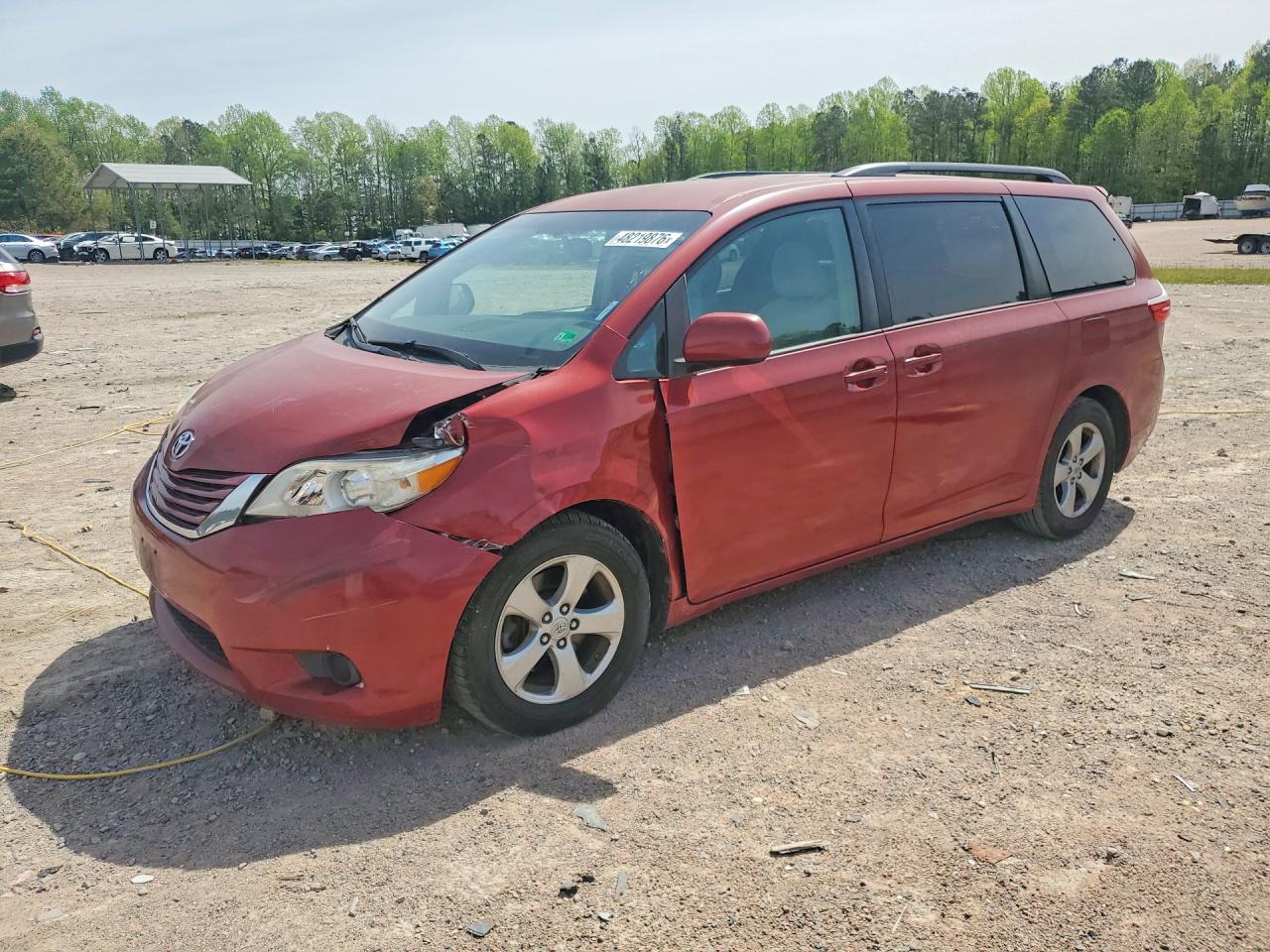 Salvage Toyota Sienna Image