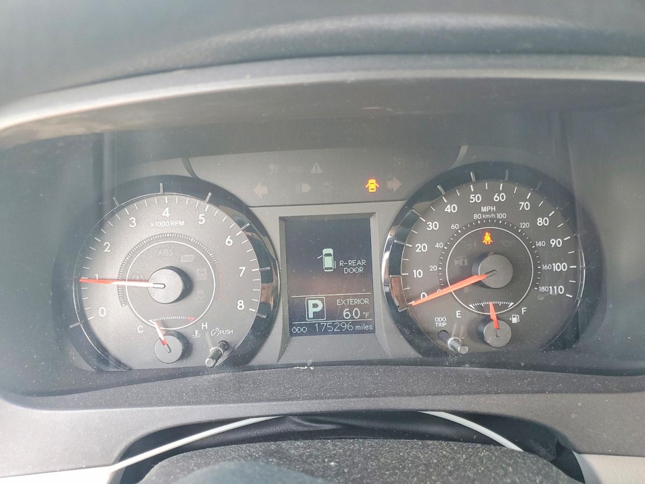 Toyota Sienna Le 8-passenger