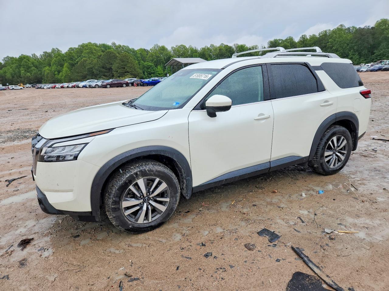 Salvage Nissan Pathfinder Image