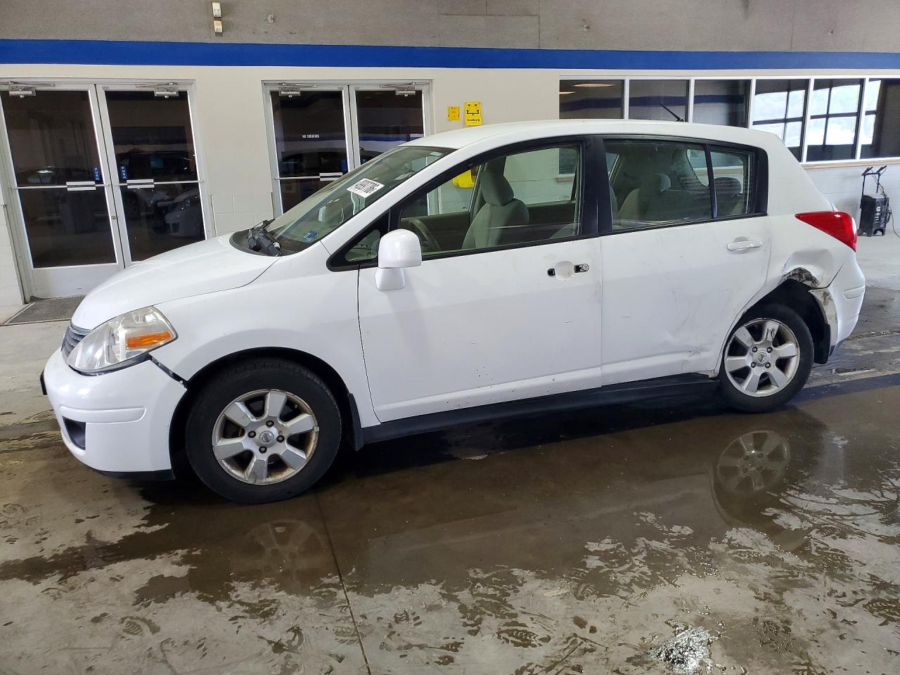 Salvage Nissan Versa Image