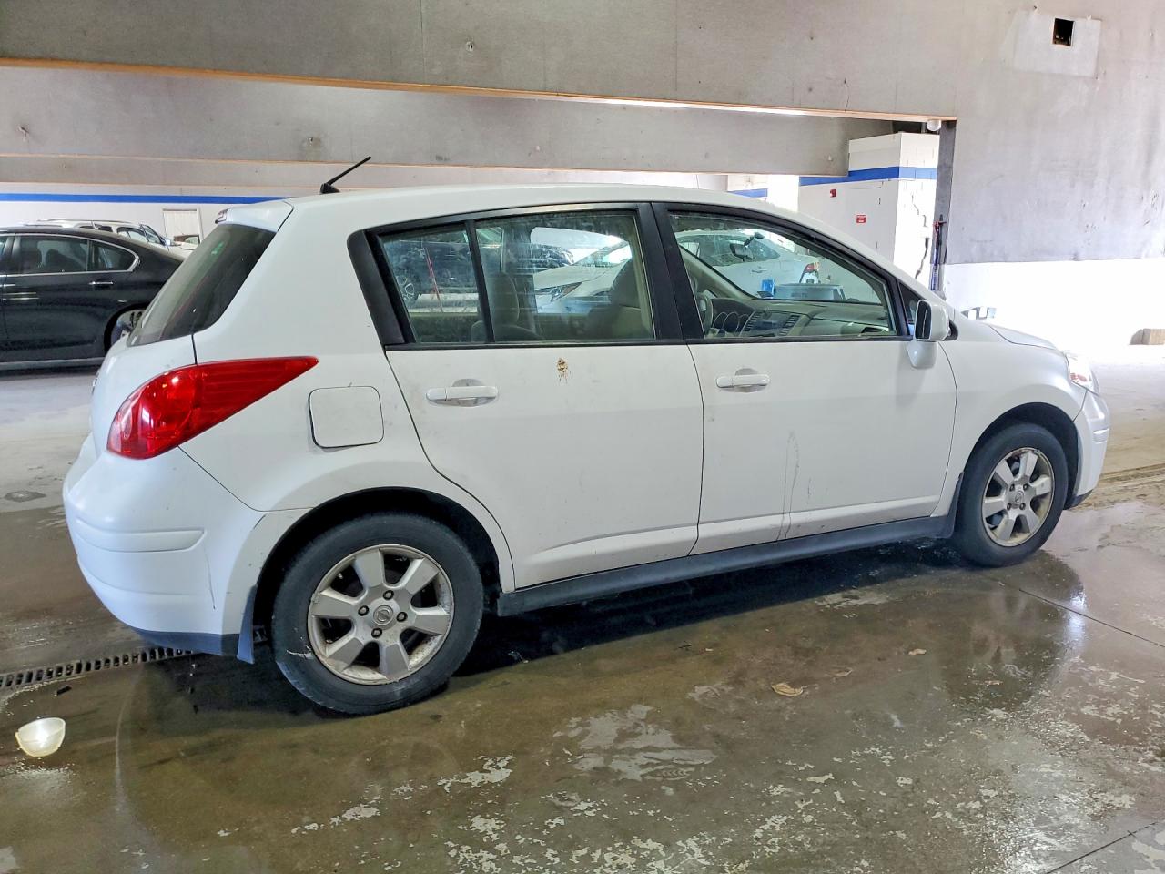 Nissan Versa 1.8 S