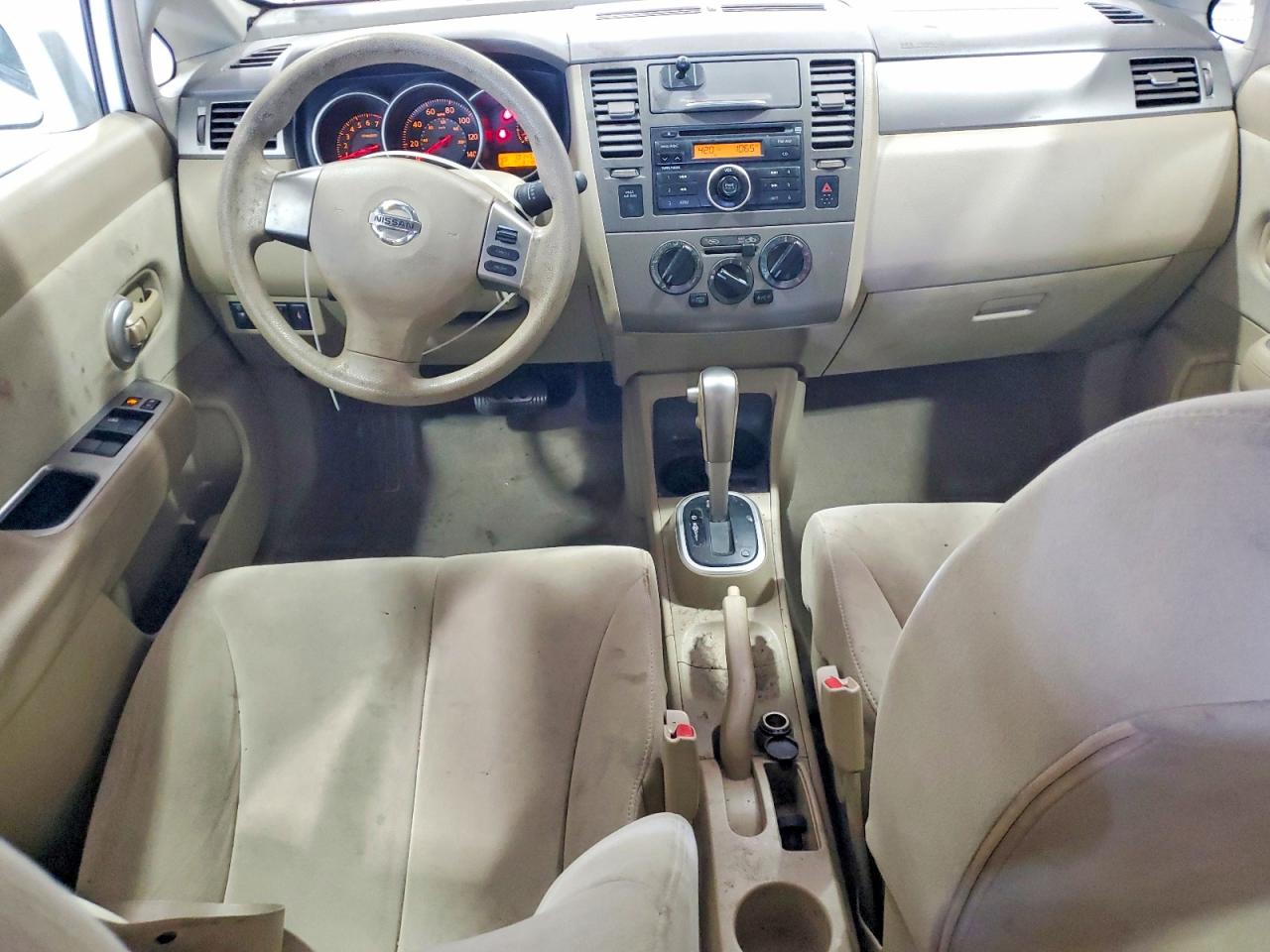 Nissan Versa 1.8 S