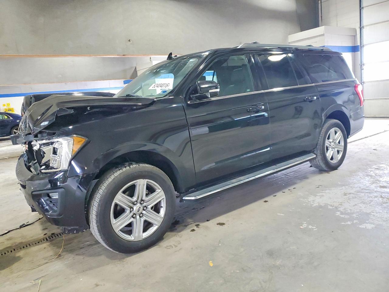 Salvage Ford Expedition Image