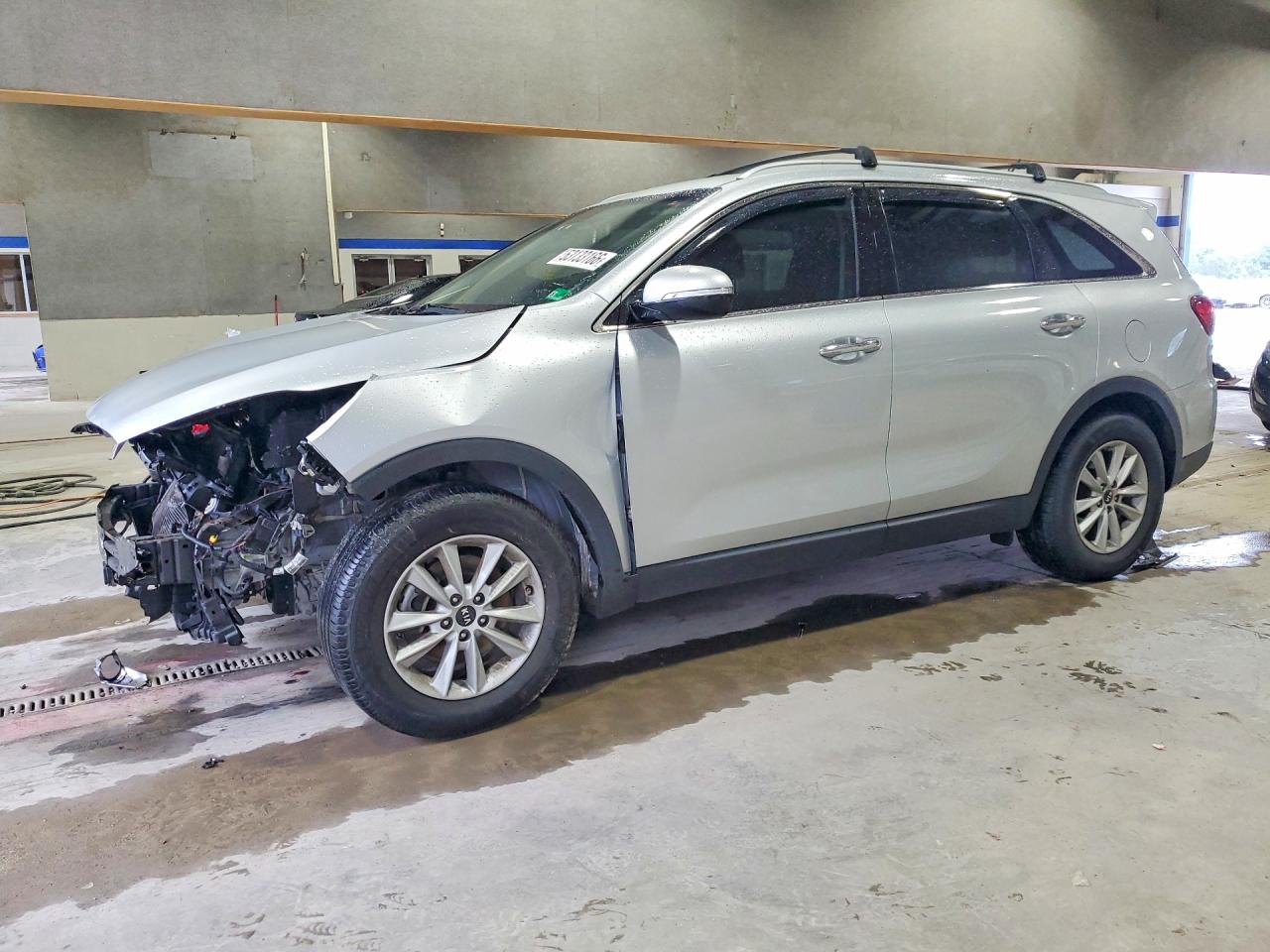 Salvage Kia Sorento Image